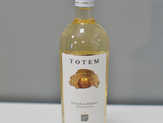 Dry white wine Totem "Fetească Regală" photo